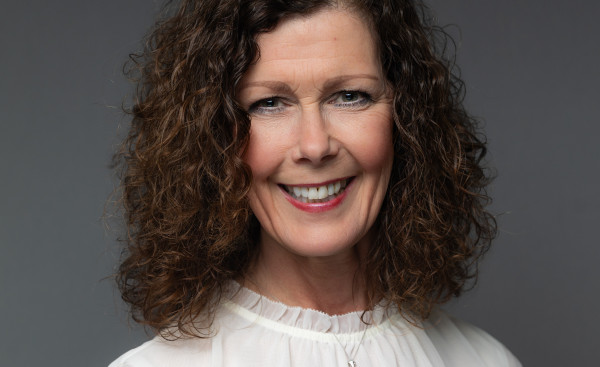 Jennifer Cahill Headshot
