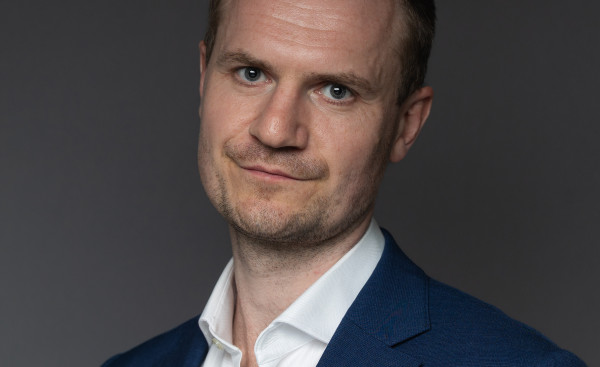 Stephen Roberts Headshot